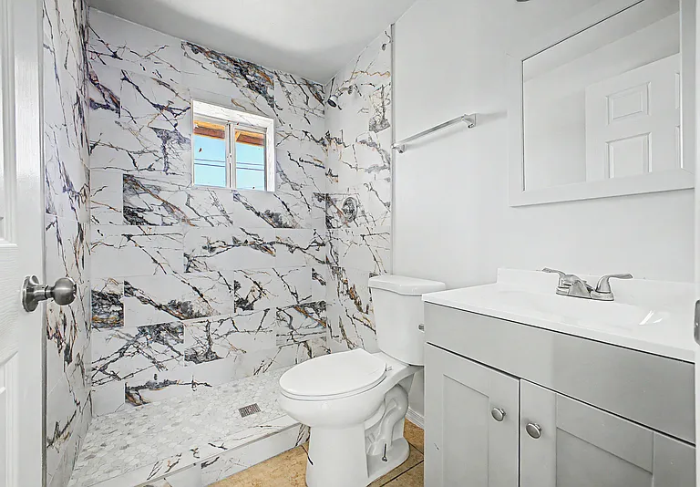 2045 E Orange St — Photo 23
