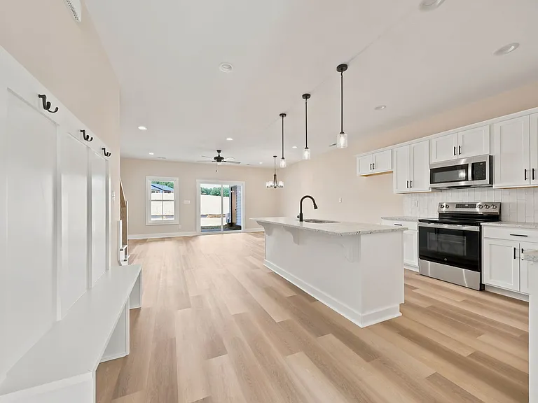 126 Luke Ct — Photo 9