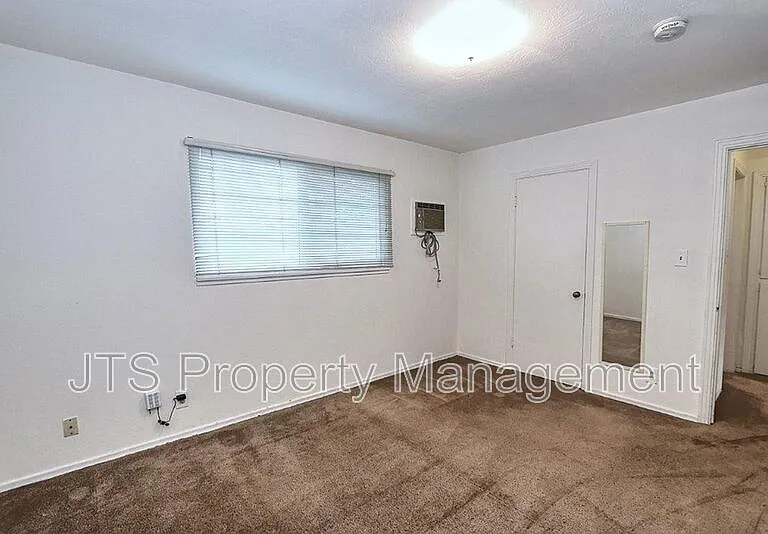 4439 V St #5 — Photo 14