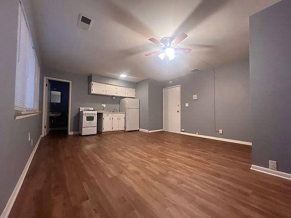 3rd image of 1517 E Royall Pl APT 6