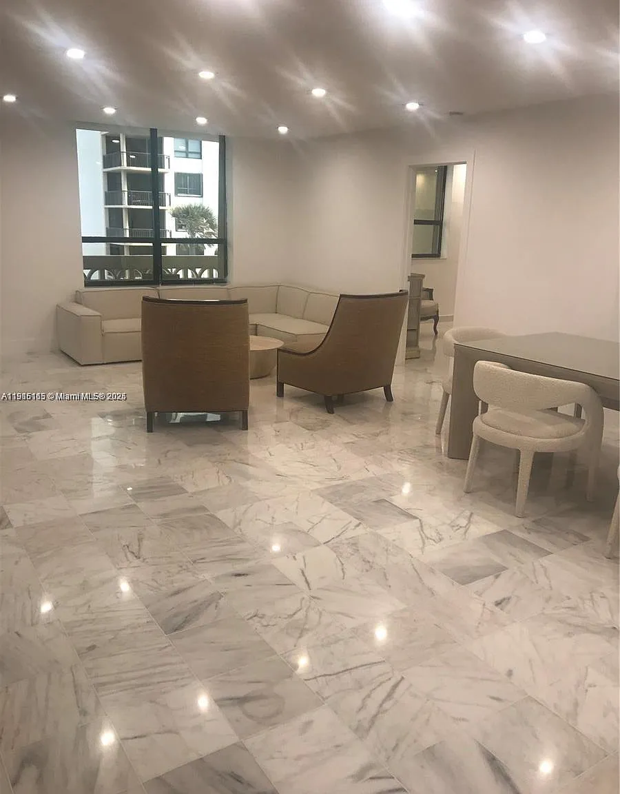 The Plaza Of Bal Harbour — Photo 3
