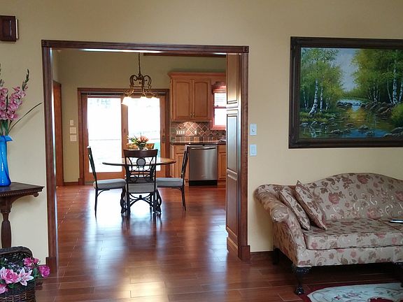 3rd image of 36 Soundview Dr