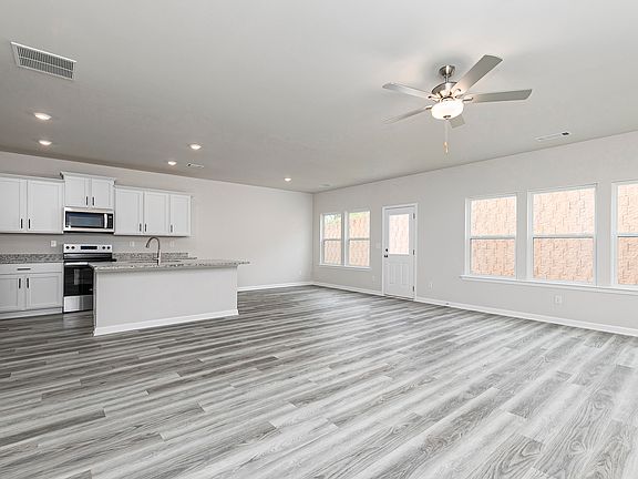 Move freely between the kitchen and the family room