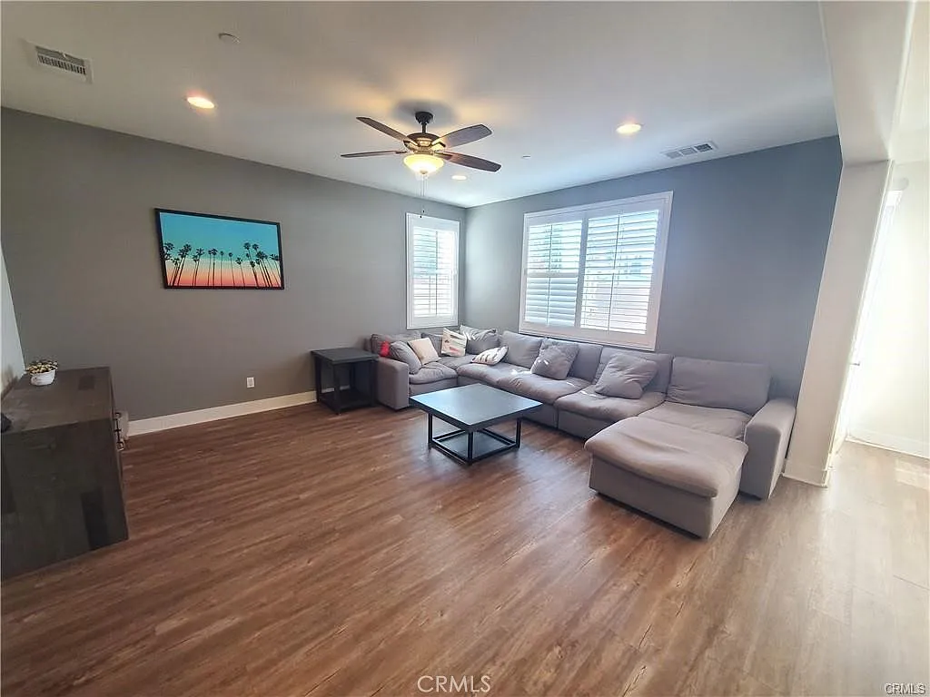 3 bed, 2154 sqft, $3,700 — Photo 3