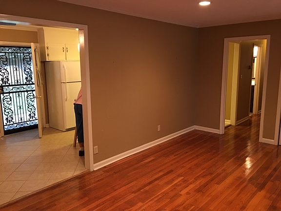 3rd image of 310 Miller Ave