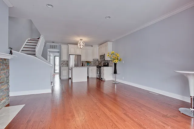 1411 W Harrison St — Photo 5