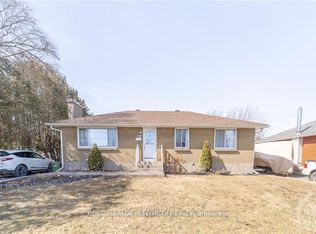 147 Oakridge Blvd, Ottawa, ON K2G 2V1