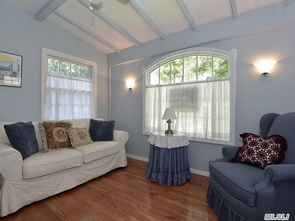 4th image of 102 Wicks Ln