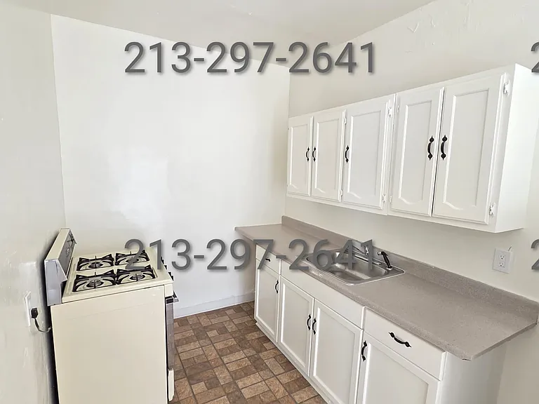 118 S Lake St #3 — Photo 6