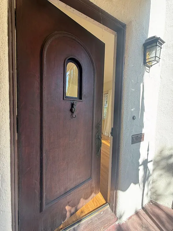 2 bed, 1.0 bath, 1238 sqft, $3,900 — Photo 2