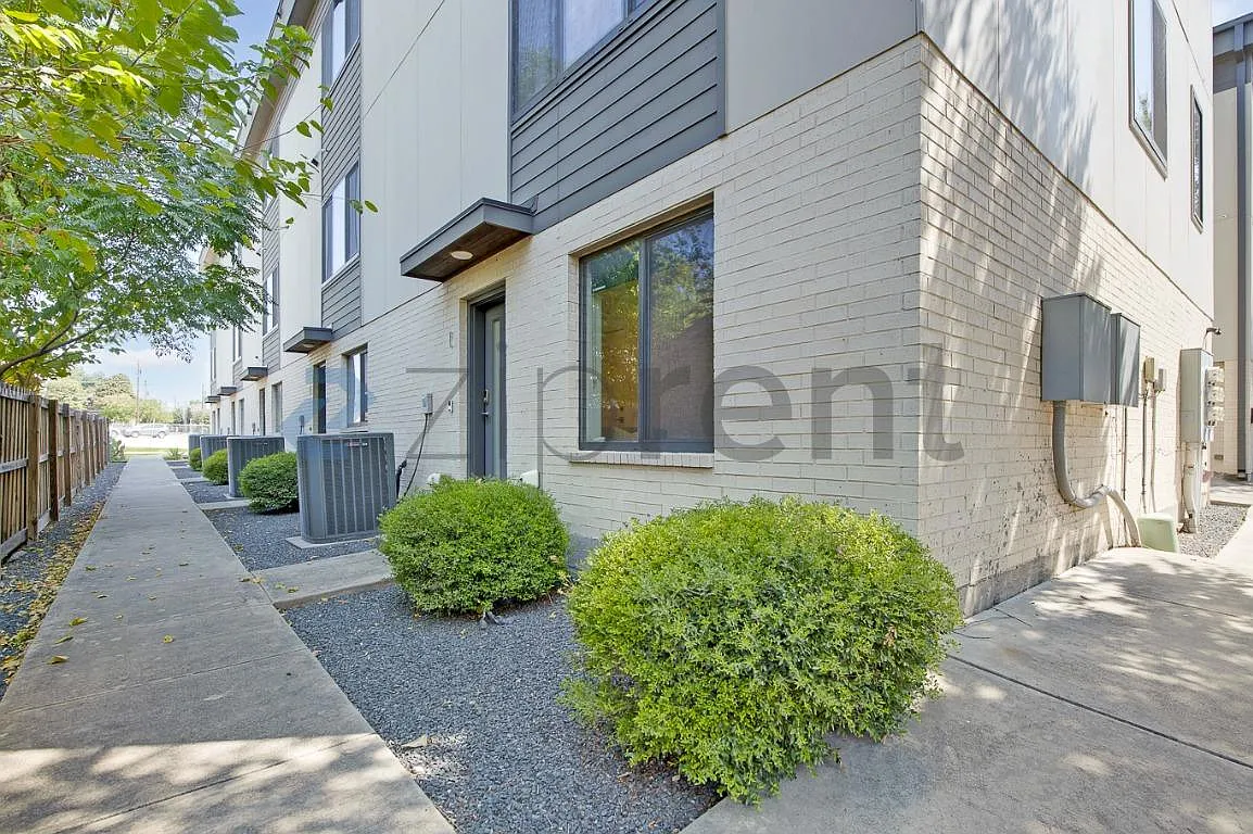 2 bed, 2.5 bath, 1460 sqft, $3,300 — Photo 3