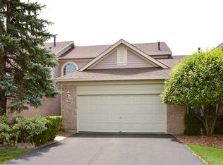 7905 Belle Rive Ct, Tinley Park, IL 60477