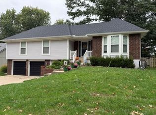 800 SW Savannah Dr, Greenwood, MO 64081