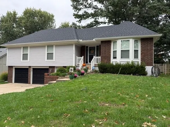 800 SW Savannah Dr, Greenwood, MO 64081