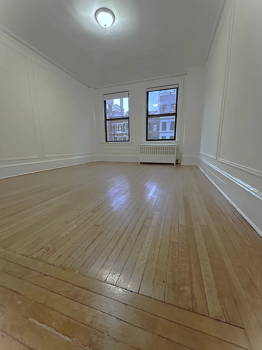 Building Photo - 124 W 72nd St #4C