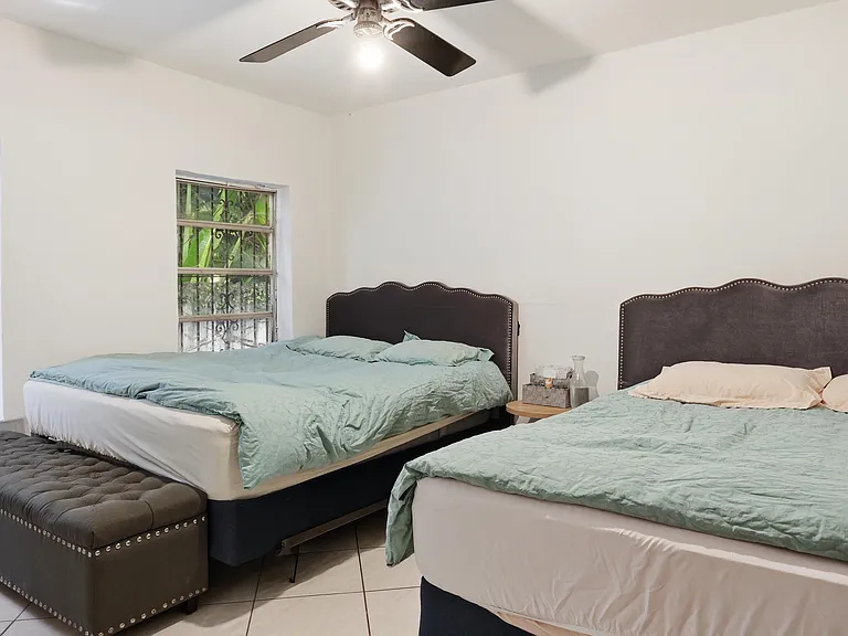 1324 Lenox Ave — Photo 11