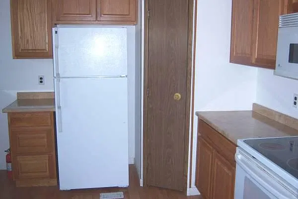 3 bed, 1600 sqft, $975 — Photo 3