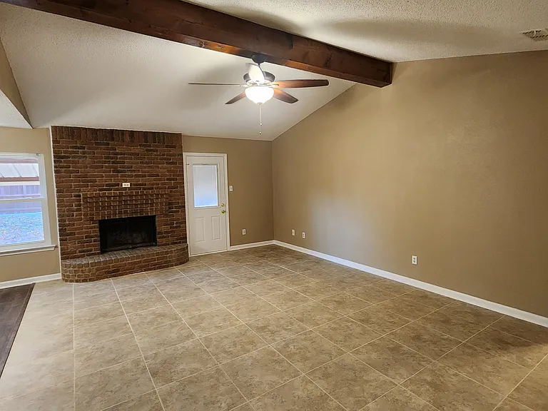 7713 Creek Wood Dr — Photo 6