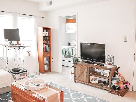 4th image of 1816 N Queens Ln APT 228