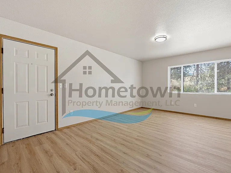 703 N Compton St — Photo 37
