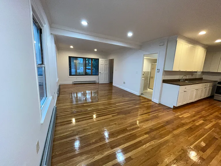 2038 Dorchester Ave — Photo 5