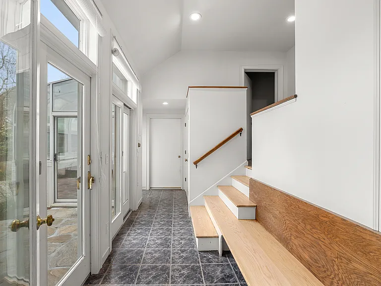 32 Orchard Dr — Photo 9