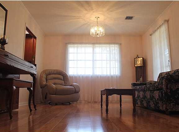 4th image of 109 Geraldine Dr