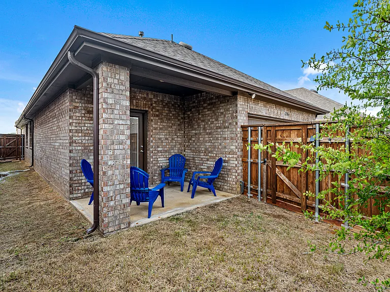 2304 Rosaline Dr — Photo 32