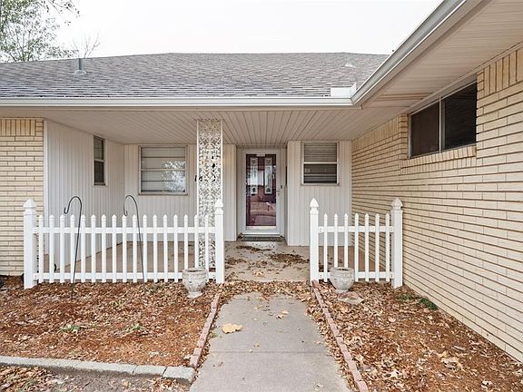 2nd image of 1409 Woodland Way