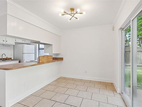 4th image of 901 Vouray Dr APT D