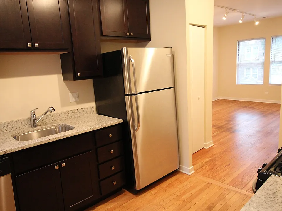 6975 N Greenview Ave #2S