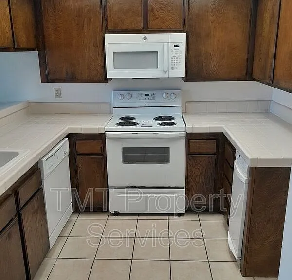 413 E Rice Ranch Rd — Photo 4