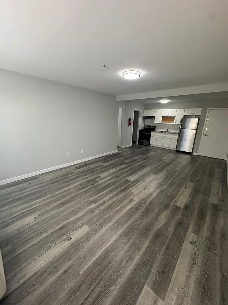 2 bed, $1,636 — Photo 4