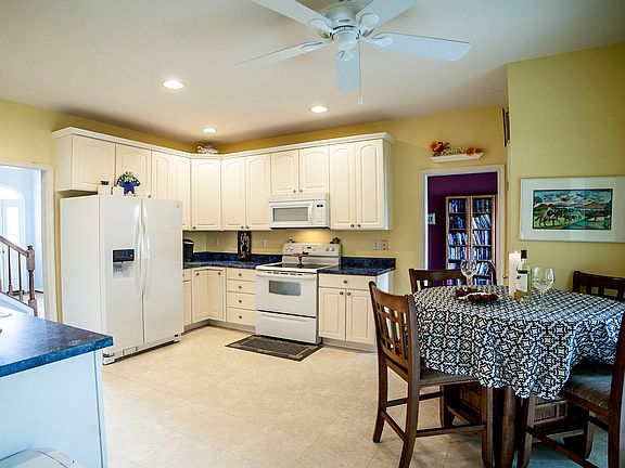 5th image of 222 Mainsail Dr