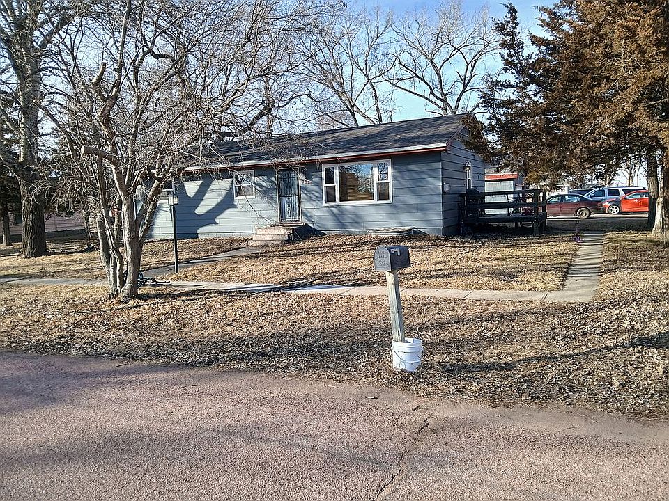 1st image of 302 W 9th St