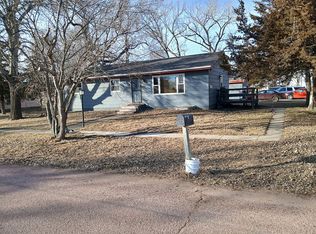 302 W 9th St, Woonsocket, SD 57385
