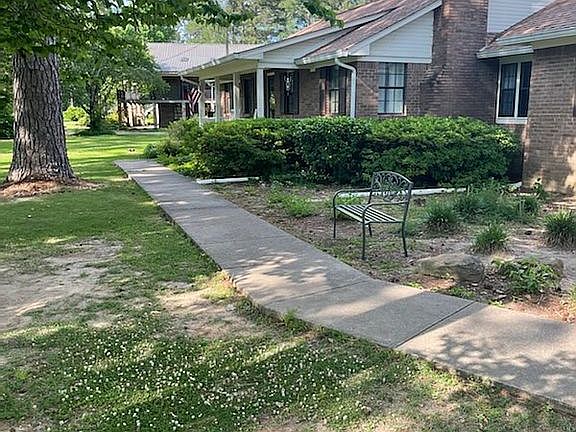 3rd image of 31 Lois Ln
