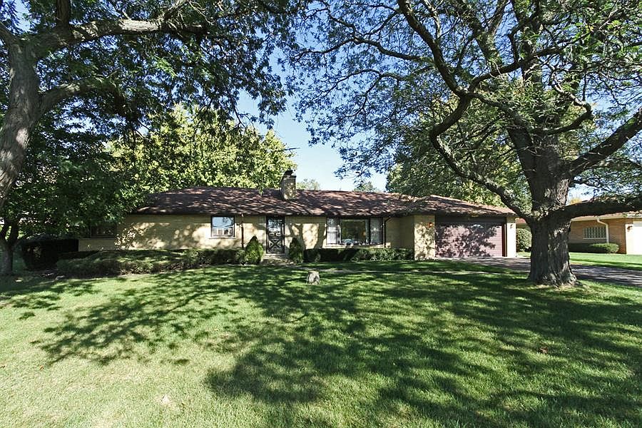 1st image of 410 Hillcrest Dr