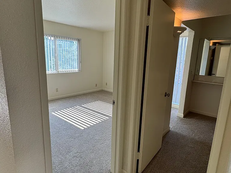 2950 Portage Bay — Photo 18