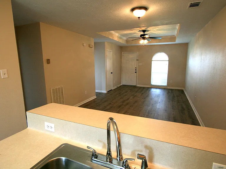 901 Camellia Ct #A-B — Photo 7