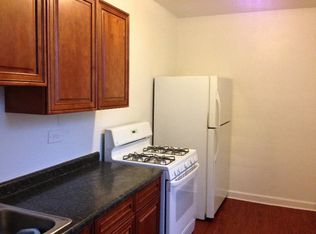 122 E 70th St #1, Chicago, IL 60637