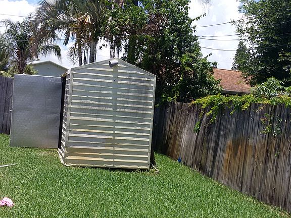 5th image of 914 NW 10th Ave