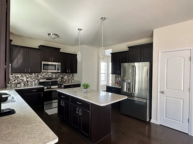 716 Yorkshire Dr — Photo 9