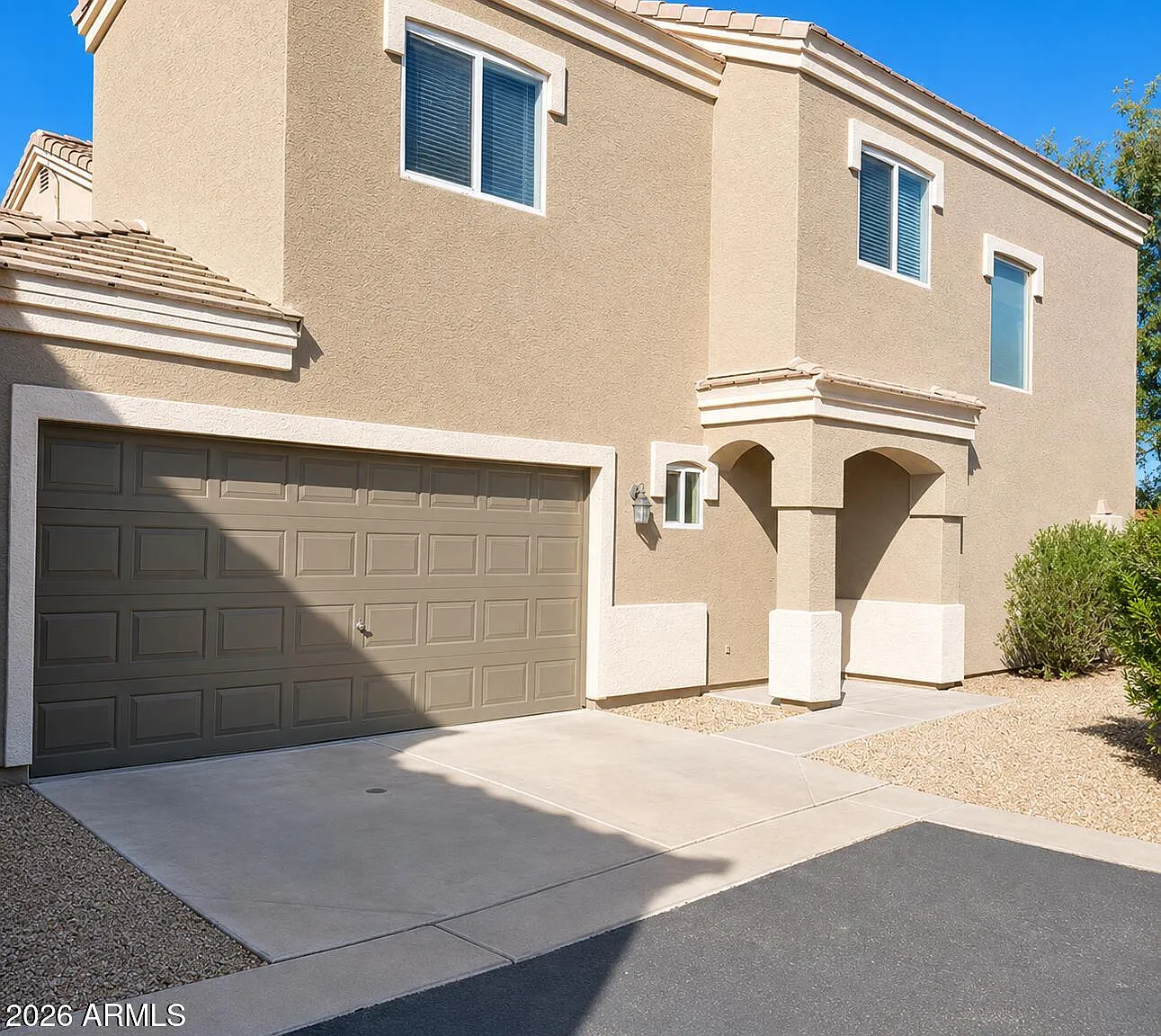 3 bed, 2.5 bath, 1674 sqft, $2,350 — Photo 1