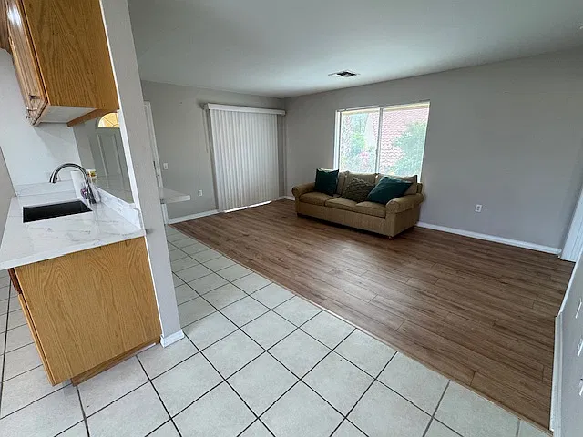 2 bed, 900 sqft, $1,900 — Photo 4