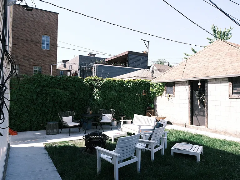 2432 N Rockwell St #1 — Photo 3