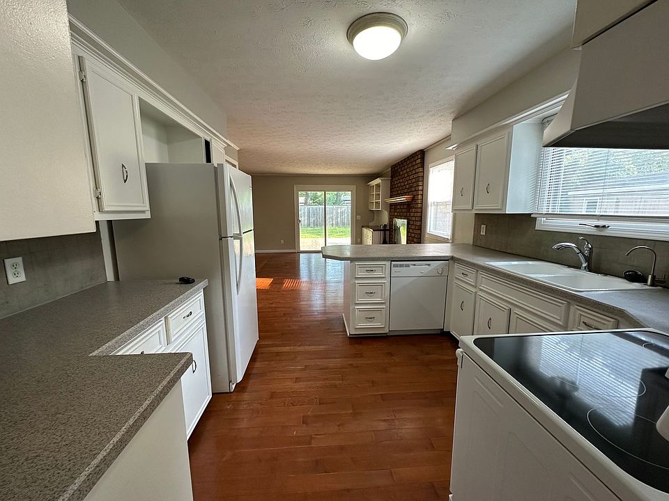 1st image of 7963 Pine Hollow Dr SE