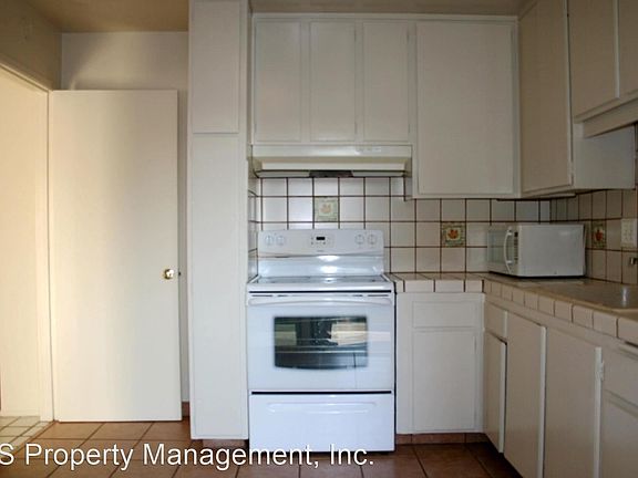 3rd image of 3681 Bridgeport Ct APT 3