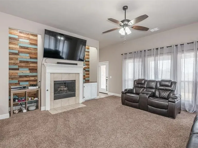 1044 Kingston Dr — Photo 8