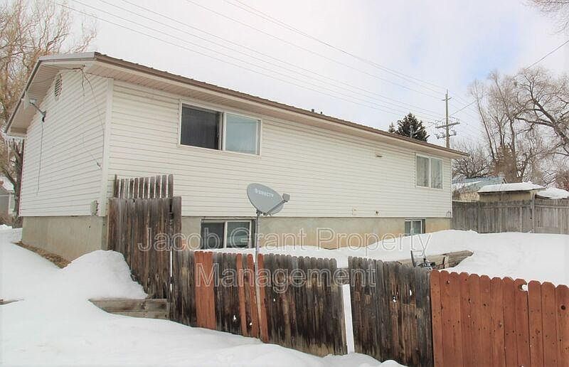 2nd image of 945 W Crowley St